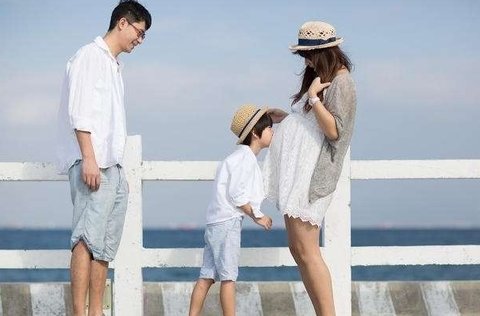 〖深圳男同性恋试管代怀流程是什么〗九个月未露白，代生宝宝长牙的成长之路